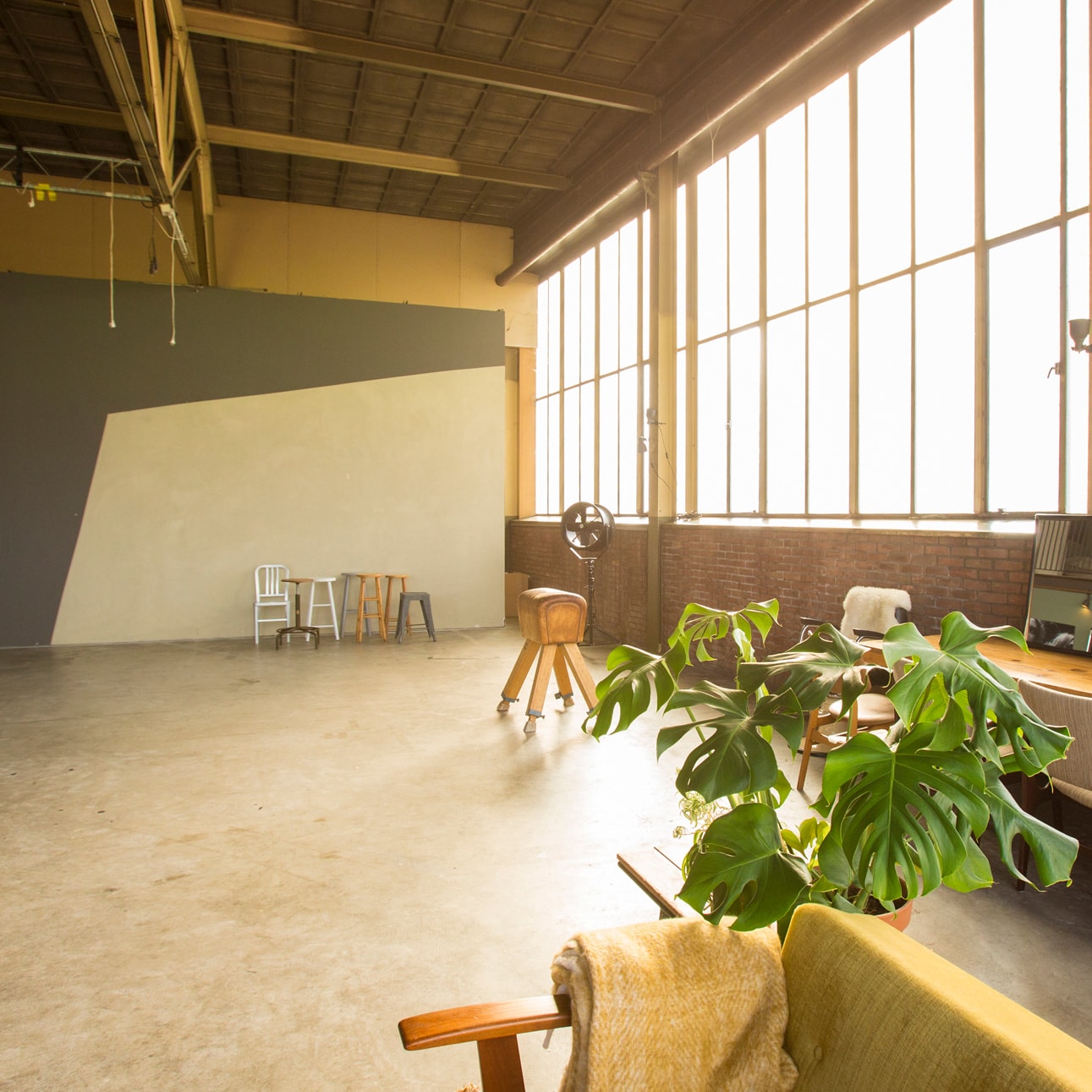 MEETINGS_04_vierkant-min Loft Studio Delft voor photoshoots en als vergaderlocatie